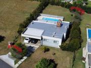 En Alquiler Casa en Estancia Smithfield, Barrio Privado...