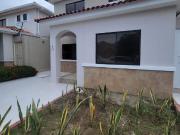 En alquiler casa remodelada de 4 dormitorios en Ciudad...