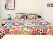 ¡Recién llegado! Gran habitación en apartamento de 12...