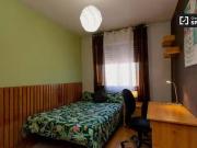 ¡En alquiler! Habitación en piso de 6 habitaciones,...