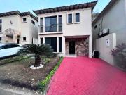 En Alquiler linda casa en Urb Bosques de la Costa,...