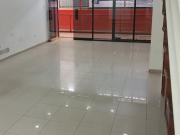 EN ALQUILER LOCAL COMERCIAL CC GUAPARO