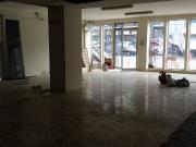 En alquiler local comercial u oficina dentro de complejo...