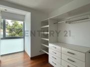 En Alquiler Moderna Casa de 271m² para Oficina puerta...