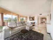 ¡Renta! Piso de 3 habitaciones en Av Calderón de la...