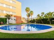 ¡En Alquiler! Piso exterior con terraza y piscina en...