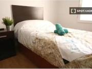 Acogedor Se alquila habitación en piso de 8 habitaciones...