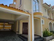 En Alquiler Townhouse ubicado en la urb. La Arboleda Mcy