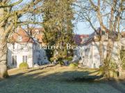 En Bourgogne, à Tonnerre, sur les rives d'un bief de...