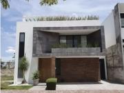 EN CASCATTA LOMAS III