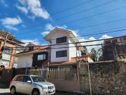 En Puertas del Sol casa en venta de 3 pisos y 4...