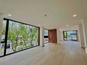 En Cuenca, hermosas oficinas y piso comercial en renta....