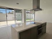 EN CUMBAYA VENDO DEPARTAMENTO, 3 DORMITORIOS MAS JARDÍN...