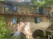 En Dordogne, dans le Périgord vert, un moulin du 17e s...