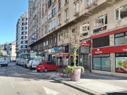 En el centro de Santander local comercial con 8 m. de...