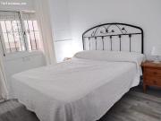 EN EL CENTRO Y A 5 MINUTOS A PIE DE PLAYA DE REGLA, CASA...