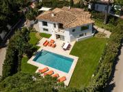 En el corazón de Nueva Andalucía se encuentra una villa...