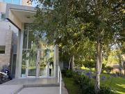 En el edificio Ribera Urbana y con acceso independiente