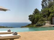 En exclusivité Découvrez cette luxueuse villa...