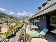 En exclusivité quatre pièces en dernier étage avec...