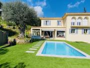 En exclusivité villa superbement rénovée avec piscine,...