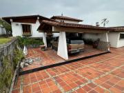 En La Lagunita: Casa Colonial de un Solo Nivel IC