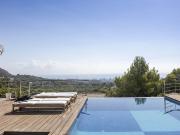 En lo alto de la urbanización Montornès, en Benicàssim,...