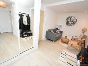 En location Appartement 1 pièce 85 m