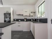 En location Appartement 3 pièces 65 m