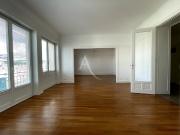 En location Appartement 4 pièces 121 m