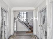 En location Appartement 4 pièces 156 m