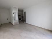 En location Appartement 4 pièces 77 m