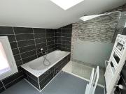 En location Appartement 4 pièces 77 m