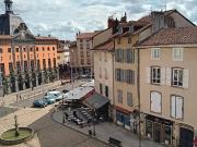 En location Appartement 5 pièces 106 m