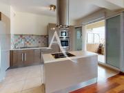 En location Appartement 5 pièces 121 m