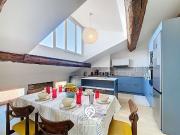 En location Appartement 5 pièces 151 m