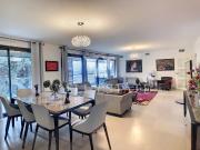 En location Appartement 5 pièces 152 m