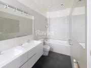 En location Appartement 5 pièces 179 m