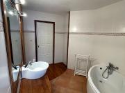En location Appartement 5 pièces 180 m