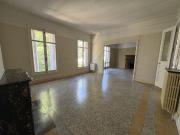 En location Appartement 5 pièces 193 m
