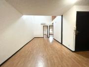 En location Appartement 5 pièces 93 m