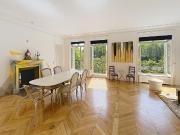 En location Appartement 6 pièces 147 m