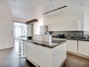 En location Appartement 6 pièces 165 m