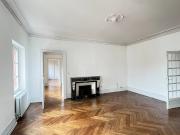 En location Appartement 6 pièces 184 m