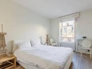 En location Appartement 7 pièces 450 m