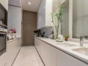 En location Appartement 7 pièces 450 m