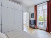 En location Appartement 8 pièces 239 m