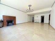 En location Maison 10 pièces 255 m