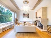En location Maison 10 pièces 350 m