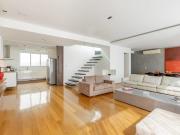 En location Maison 4 pièces 385 m